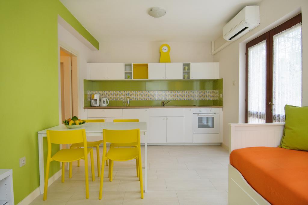 Studio And Apartment Nadia With Garden 포레치 외부 사진
